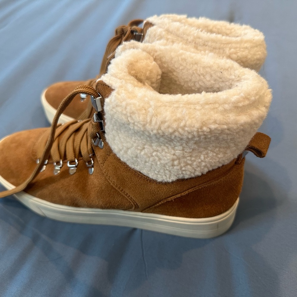 Boots - Picture 3 of 4